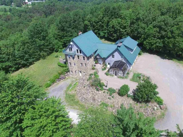 1312 Sacandaga Rd, Amsterdam, NY 12010