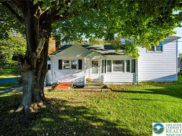 19 Poplar St, Wind Gap, PA 18091