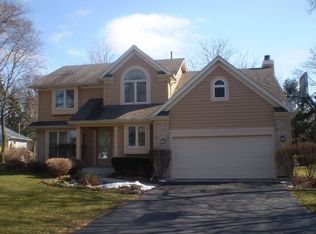 413 Locust Ln, Roselle, IL 60172