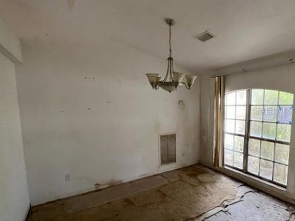 3rd image of 265 SE TWIG AVENUE