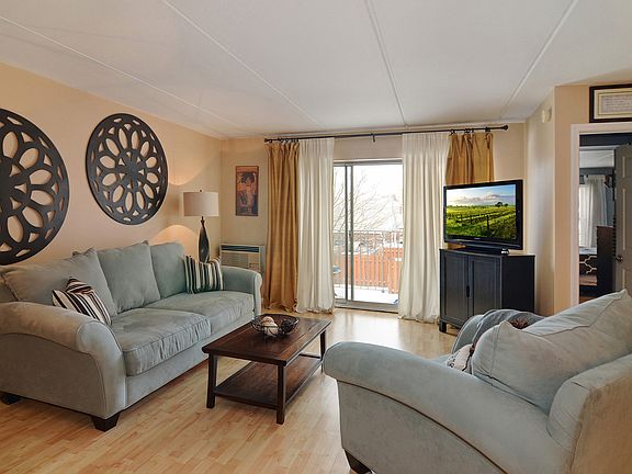 2nd image of 5125 Blodgett Ave APT 217T