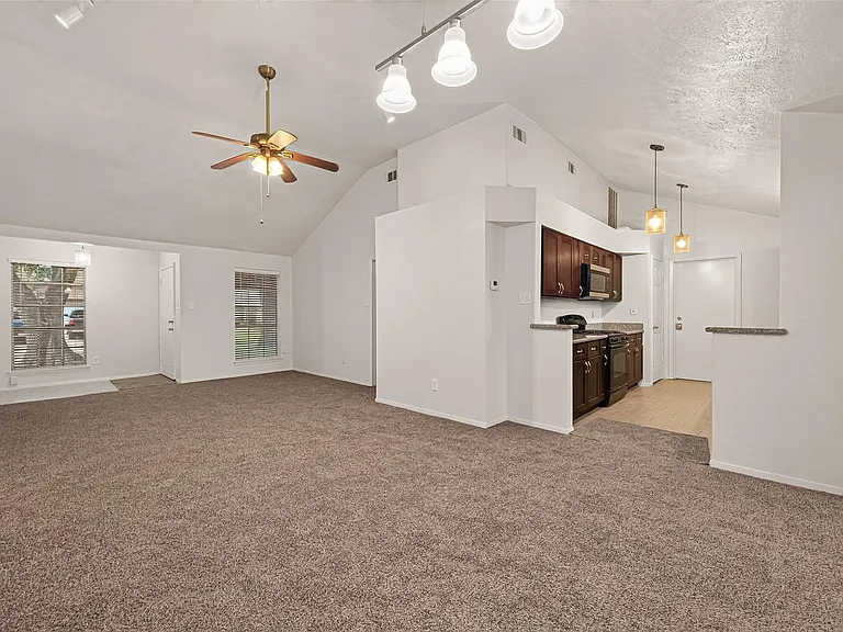2714 S Brompton Dr — Photo 8