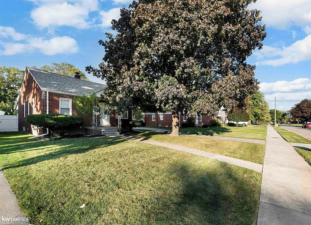 2 bed, 740 sqft, $1,800 — Photo 1