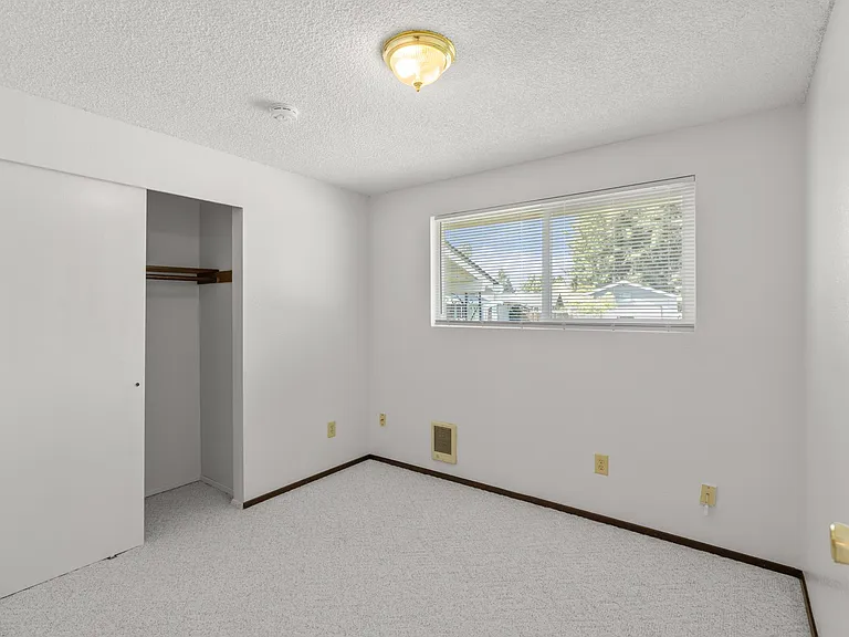 630 Bender Ln — Photo 14