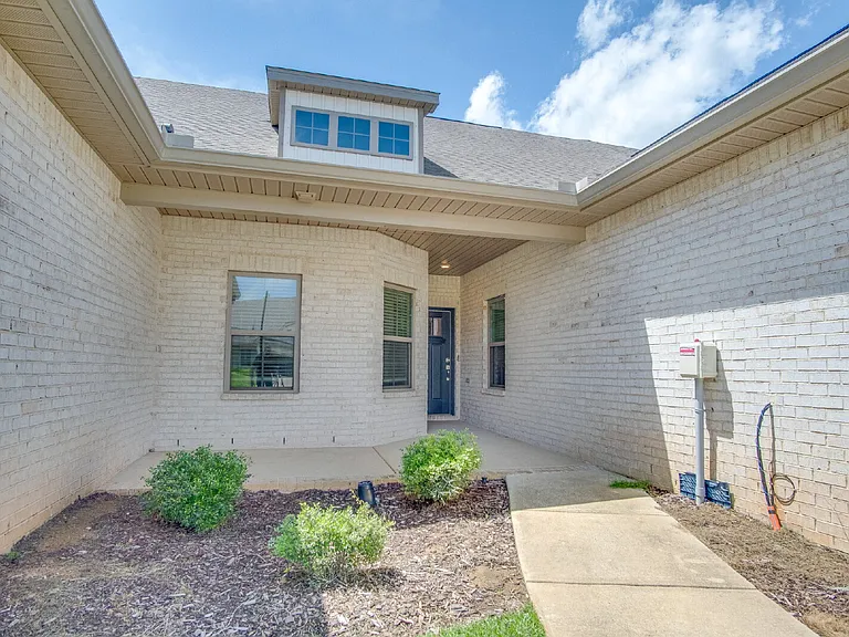 713 Brambling Ct — Photo 3