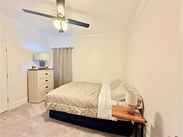 819 N Woodlawn Ave — Photo 16