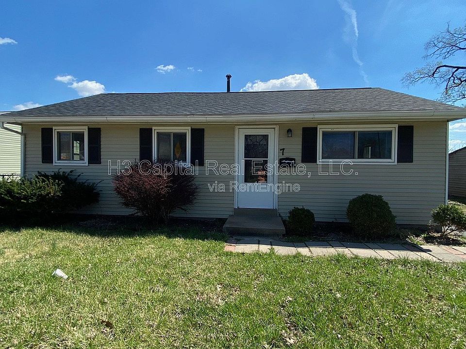 1st image of 7 Briarcliff Dr