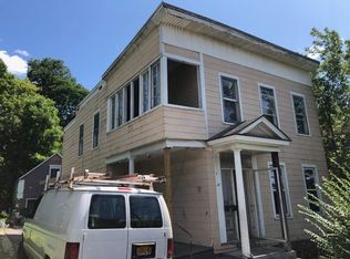 47 Schuyler St, Amsterdam, NY 12010