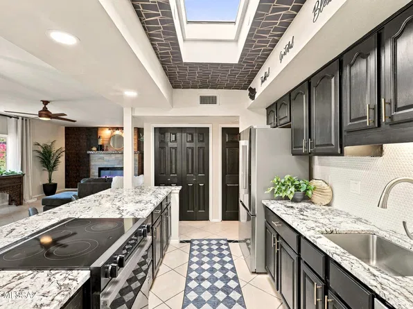1866 S Abrego Dr, Green Valley, AZ 85614