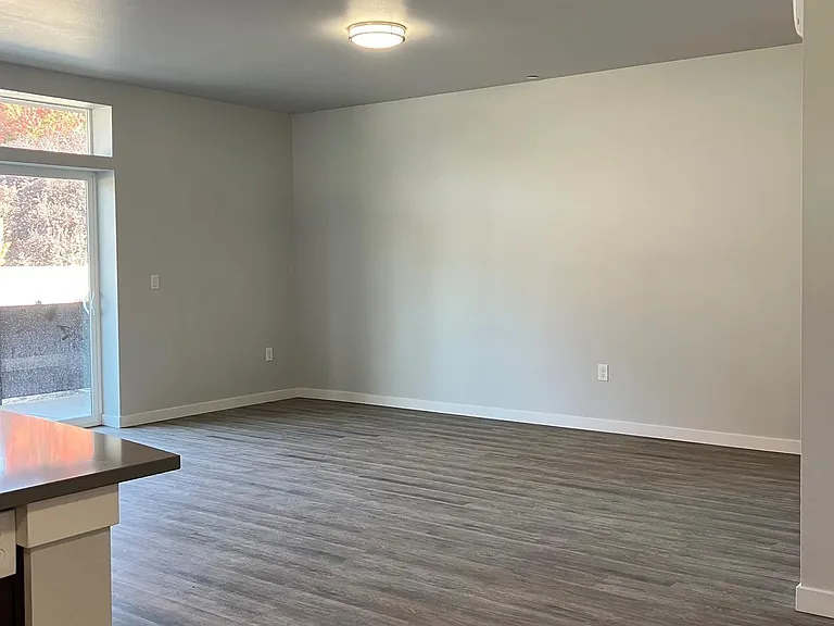 Heron's Edge Apartments — Photo 15