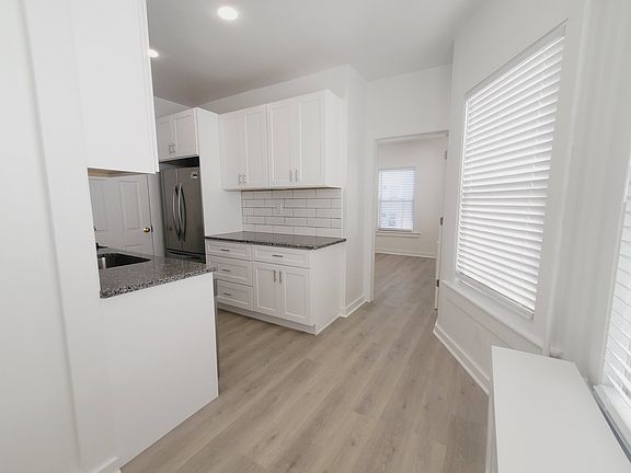 4th image of 1462 Summer St #2