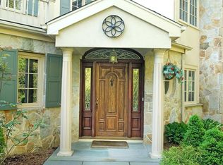 33 Twin Lakes Ln, Riverside, CT 06878