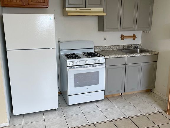 4th image of 45 Gloria Ct #2