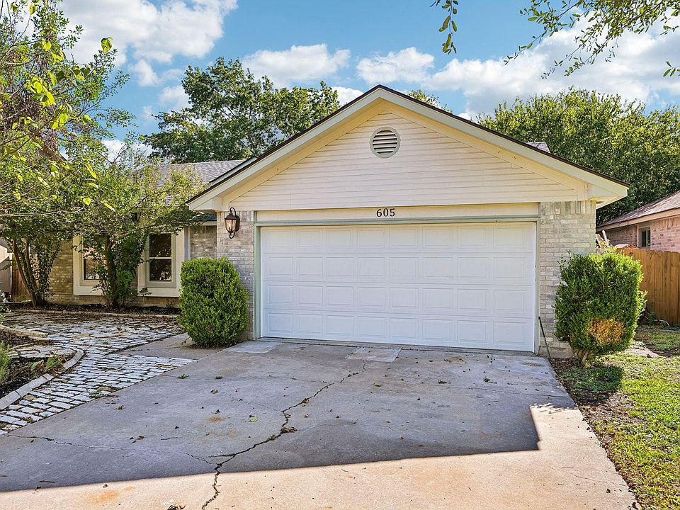 1st image of 605 Hawthorne Ln