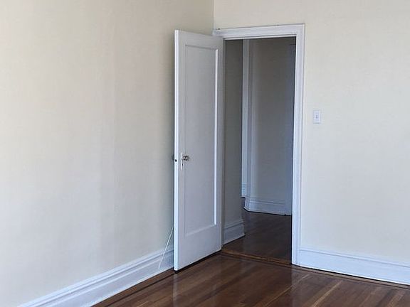 4th image of 34 Kensington Ave APT 09