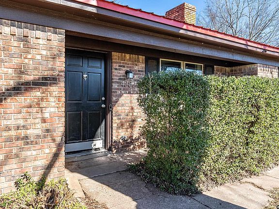 2nd image of 4382 Stoneridge Dr