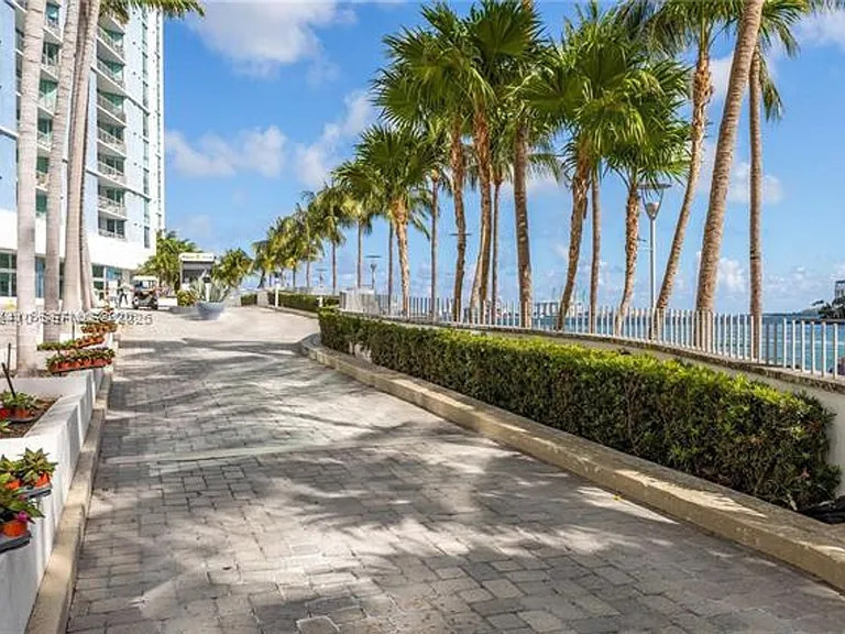 335 Biscayne #2309 — Photo 23