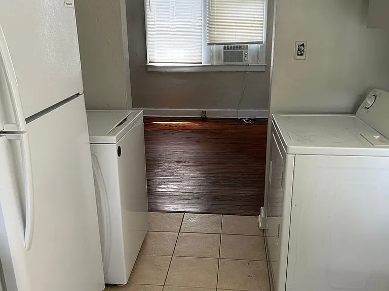1212 E 32nd St — Photo 5