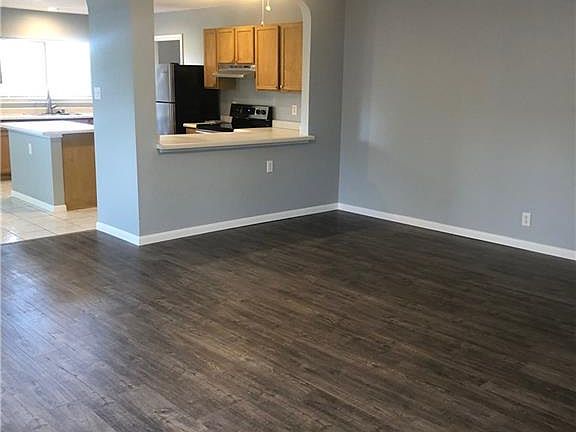 5th image of 2402 Glen Field Dr