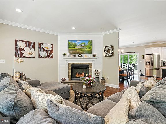 3rd image of 39840 Stillwater Way