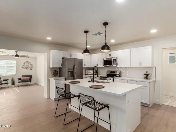 813 E GARNET Avenue, Mesa, AZ 85204