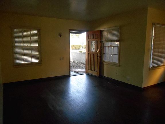 2nd image of 1514 N Screenland Dr