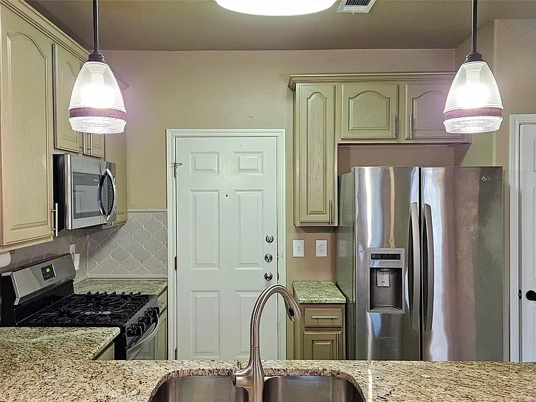 2100 Pipers Field Dr #4 — Photo 6