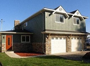 3026 White Oak Beach Dr, Highland, MI 48356