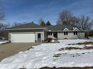 117 Oakview Dr, Forest City, IA 50436