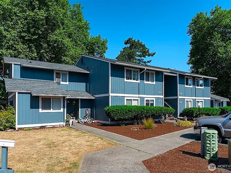 2 bed, 850 sqft, $2,050 — Photo 2