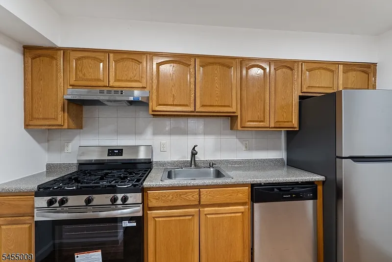 2 bed, 1.5 bath, $2,000 — Photo 3