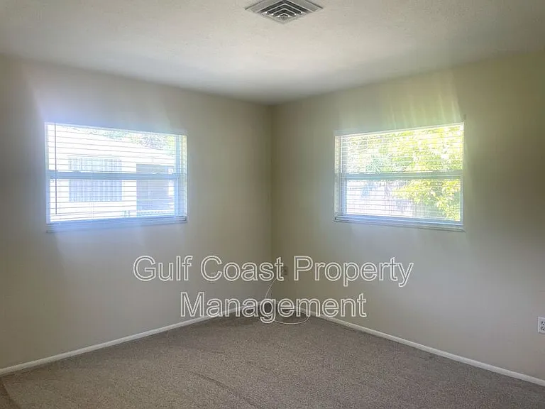 220 Avalon Rd — Photo 9