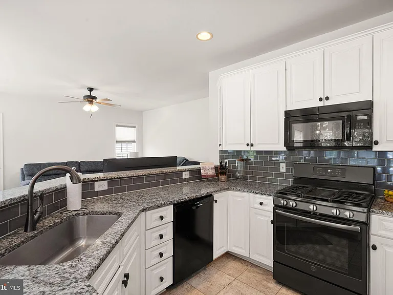 6050 Smooth Stone Pl — Photo 16