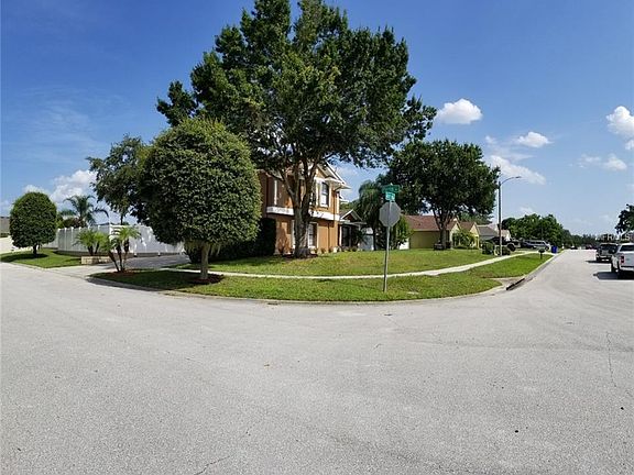 3rd image of 1829 Ashton Dr E