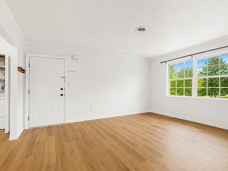 25A Pine Ln #6 — Photo 2