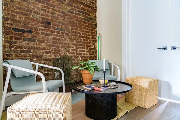 Rented by Compass | media 22