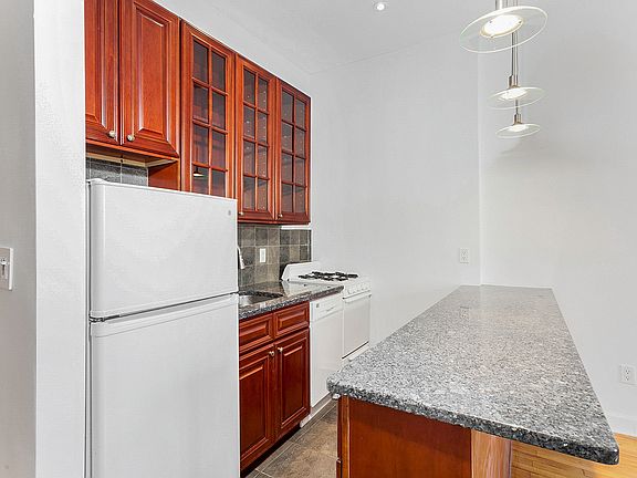 4th image of 515 E 88th St #3N