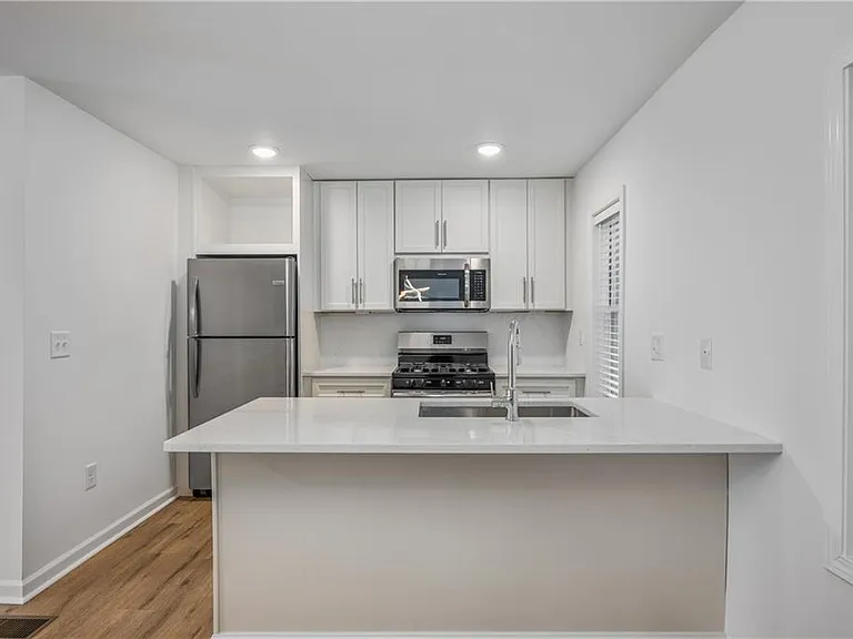704 Durant Pl NE #B — Photo 10