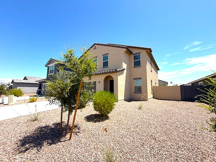 5 bed, 3.0 bath, 2689 sqft, $2,900 — Photo 3