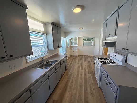 5th image of 412 W El Camino St