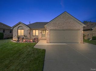 35363 Kensington Ave, Sterling Heights, MI 48312