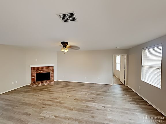 3rd image of 1425 Englewood Dr
