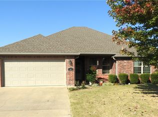 402 SW Arch St, Bentonville, AR 72712