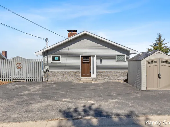 2481 S Shore Dr, Crystal, MI 48818