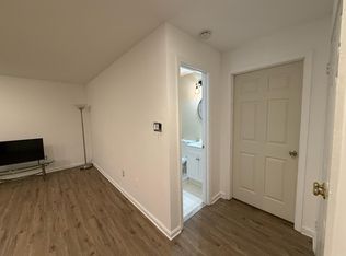 4233 Fox Lake Dr, Fairfax, VA 22033