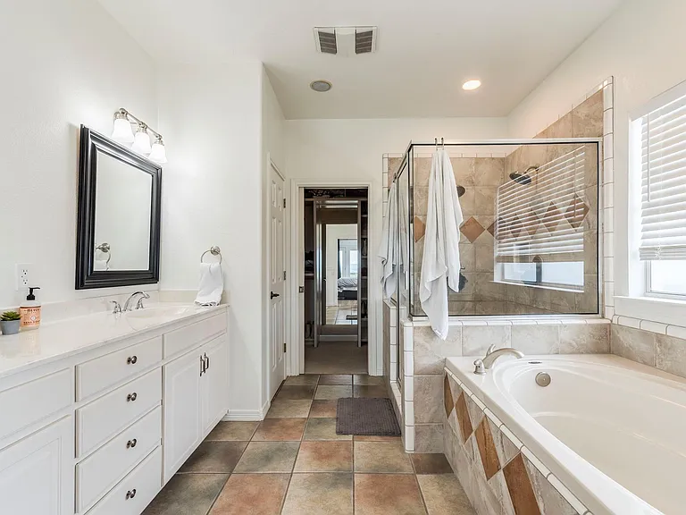 22401 Briarview Dr — Photo 22