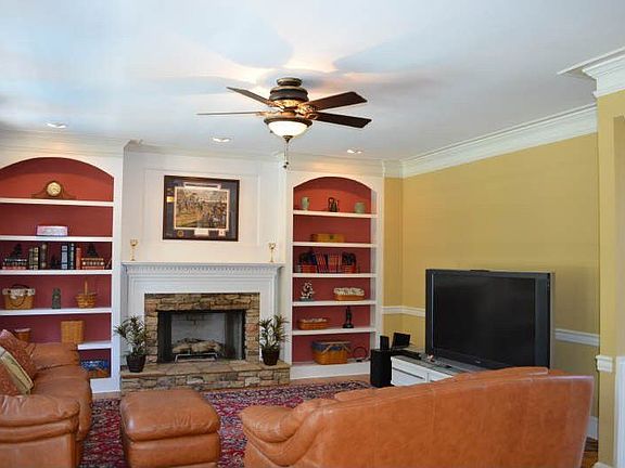 3rd image of 405 Sturdivant Ct