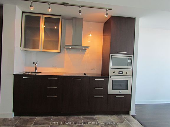 4th image of 12 York St #5310