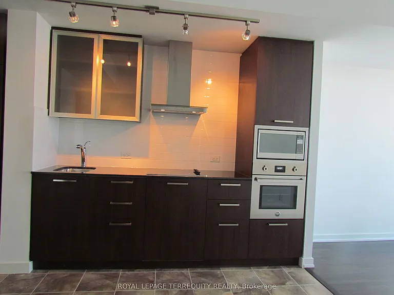 12 York St #5310 — Photo 4