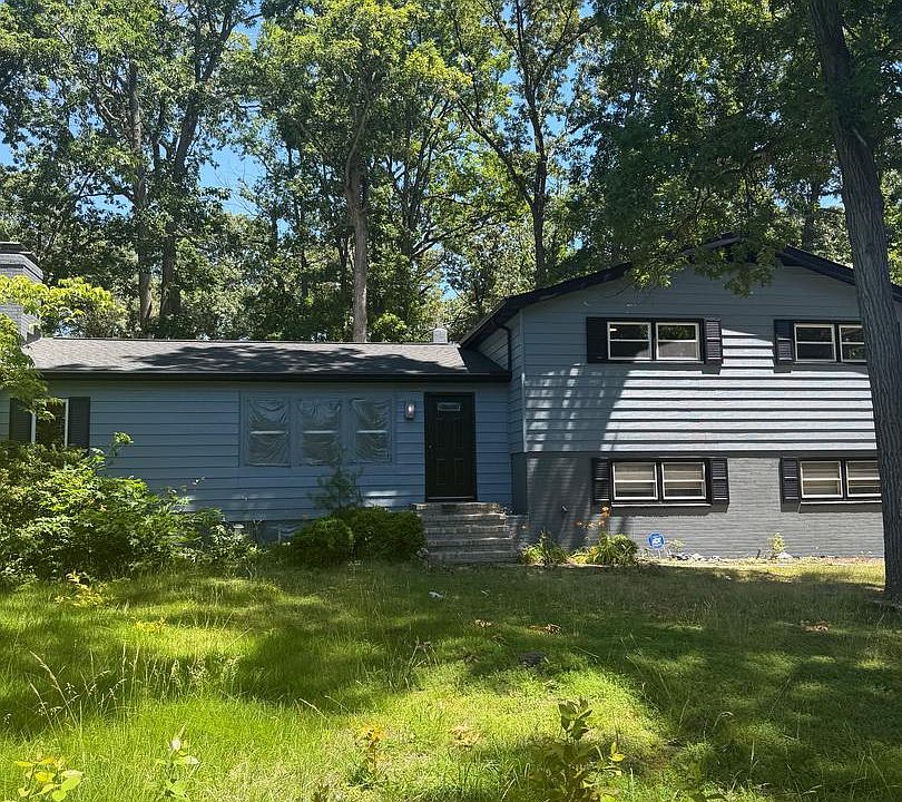 2nd image of 896 Forest Ln